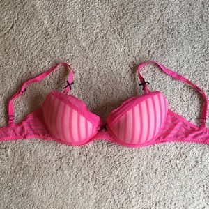 Betsey Johnson Intimates pink bra